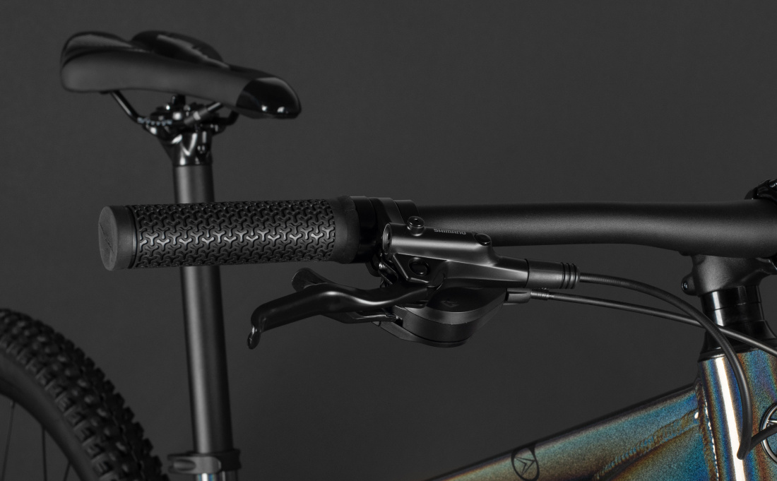 Велосипед SILVERBACK SE 10 29 (2025) GLOSS RAINBOW PEARL/MATT BLACK